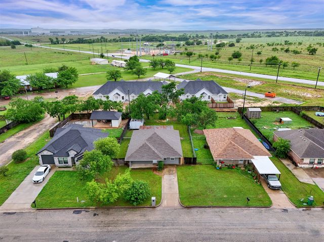 408 Little Avenue, Mcgregor, TX 76657