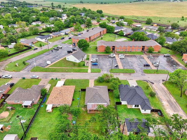 408 Little Avenue, Mcgregor, TX 76657