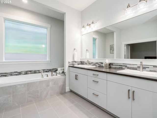 17613 Ne 75TH Cir, Vancouver, WA 98682