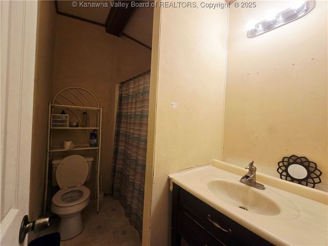 13 Preston Lane, Alum Creek, WV 25003