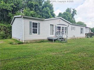 13 Preston Lane, Alum Creek, WV 25003