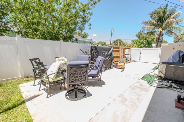 2192 Quail Trail, Lake Worth, FL 33461