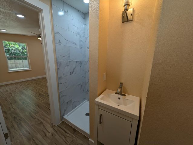 320 Laredo ST, Lockhart, TX 78644