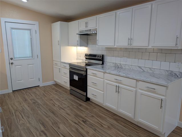 320 Laredo ST, Lockhart, TX 78644