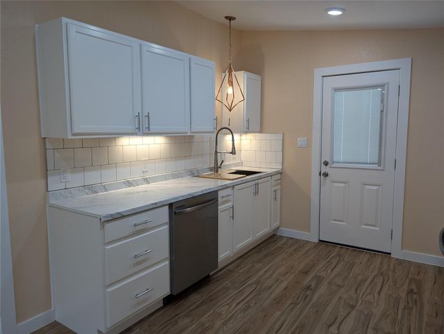 320 Laredo ST, Lockhart, TX 78644