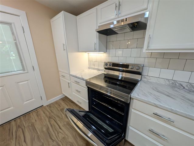 320 Laredo ST, Lockhart, TX 78644