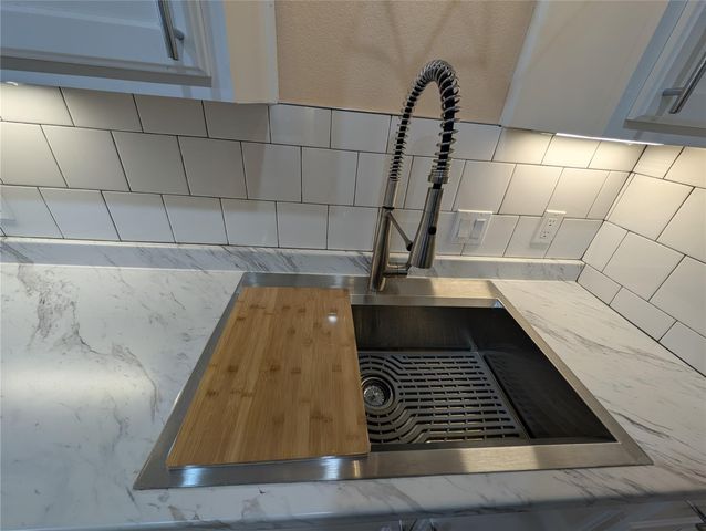 320 Laredo ST, Lockhart, TX 78644