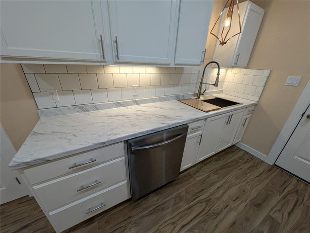 320 Laredo ST, Lockhart, TX 78644