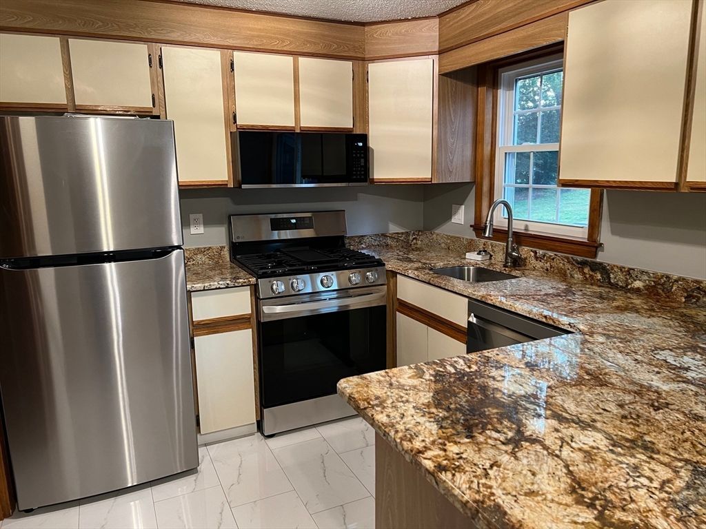 25 Juniper St 21, Lowell, MA 01852