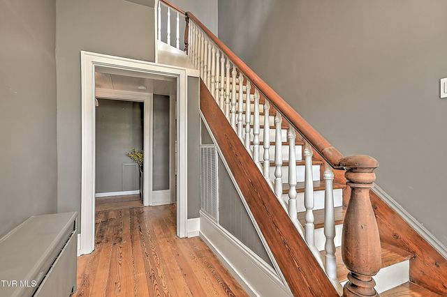 2061 King College Road, Bristol, TN 37620