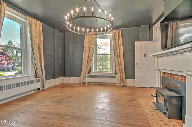 2061 King College Road, Bristol, TN 37620