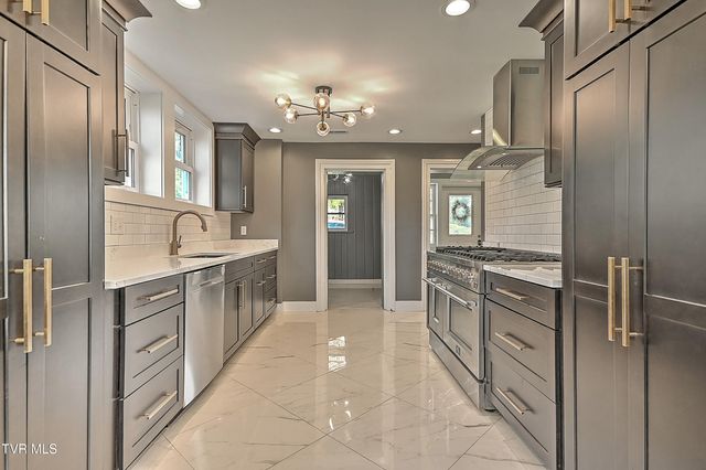 2061 King College Road, Bristol, TN 37620