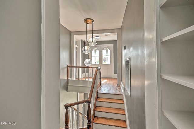 2061 King College Road, Bristol, TN 37620