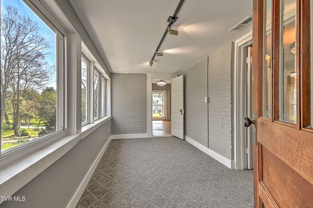2061 King College Road, Bristol, TN 37620