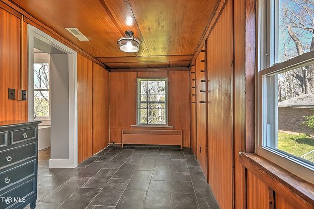 2061 King College Road, Bristol, TN 37620