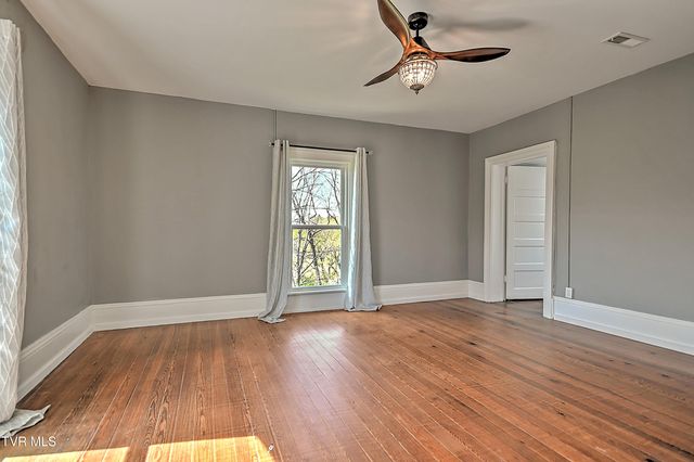 2061 King College Road, Bristol, TN 37620