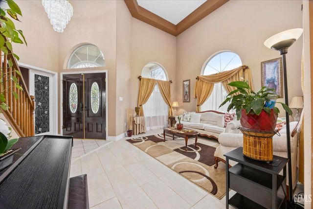 12209 Vista Montana Drive, Bakersfield, CA 93306