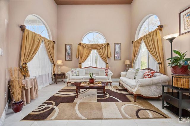 12209 Vista Montana Drive, Bakersfield, CA 93306