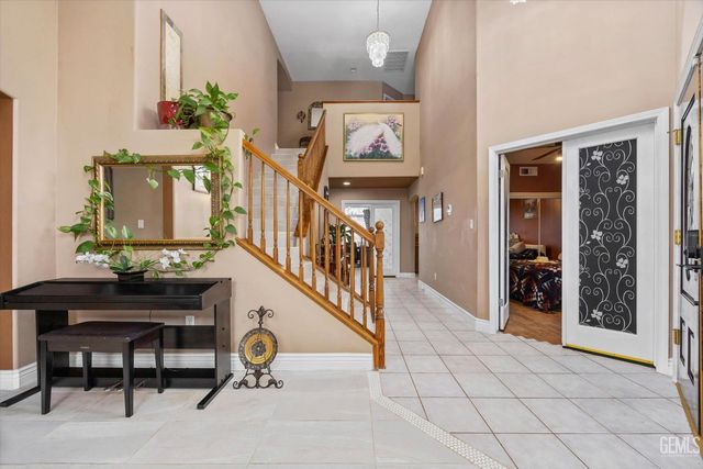 12209 Vista Montana Drive, Bakersfield, CA 93306