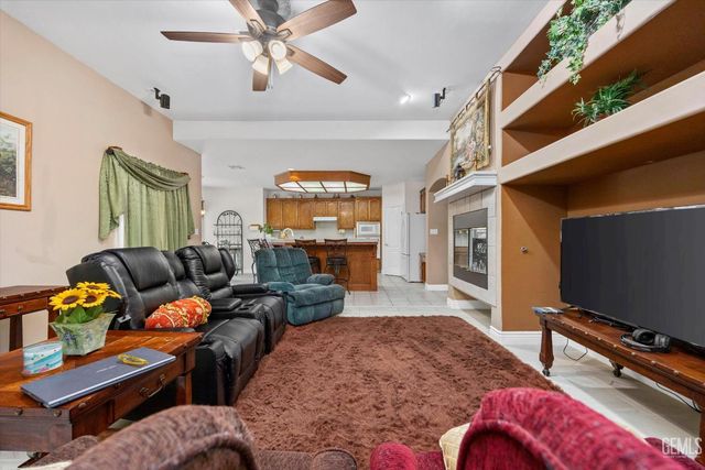 12209 Vista Montana Drive, Bakersfield, CA 93306