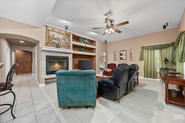 12209 Vista Montana Drive, Bakersfield, CA 93306