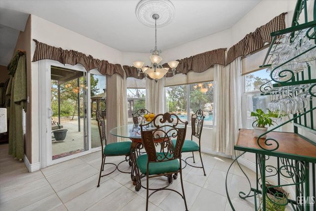 12209 Vista Montana Drive, Bakersfield, CA 93306