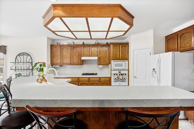 12209 Vista Montana Drive, Bakersfield, CA 93306