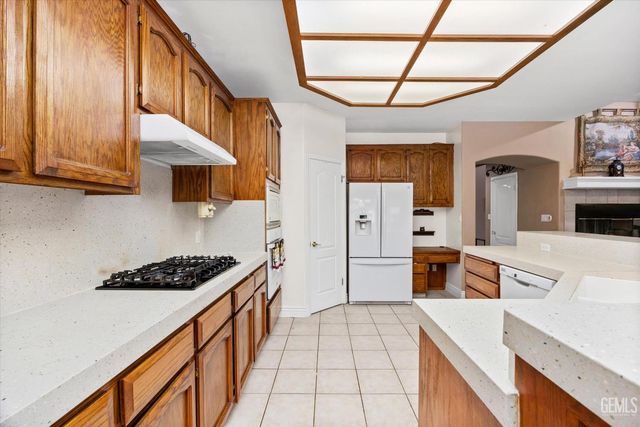 12209 Vista Montana Drive, Bakersfield, CA 93306