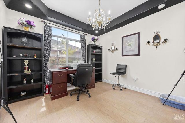 12209 Vista Montana Drive, Bakersfield, CA 93306