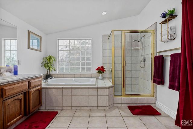 12209 Vista Montana Drive, Bakersfield, CA 93306