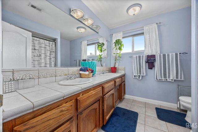 12209 Vista Montana Drive, Bakersfield, CA 93306