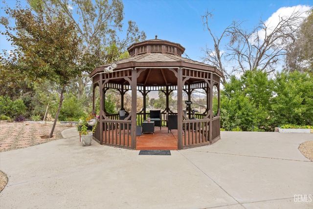 12209 Vista Montana Drive, Bakersfield, CA 93306