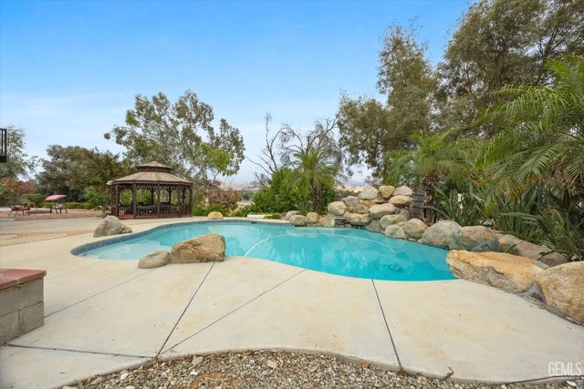 12209 Vista Montana Drive, Bakersfield, CA 93306