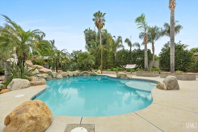 12209 Vista Montana Drive, Bakersfield, CA 93306