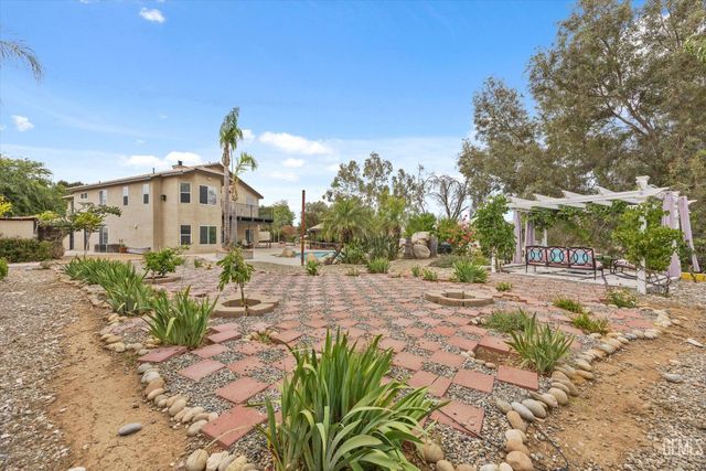 12209 Vista Montana Drive, Bakersfield, CA 93306