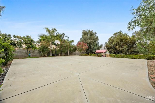 12209 Vista Montana Drive, Bakersfield, CA 93306