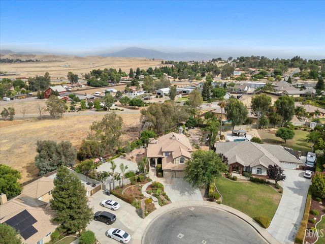 12209 Vista Montana Drive, Bakersfield, CA 93306