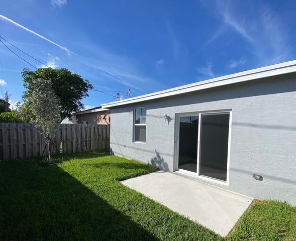 514 NW 11th Avenue, Boynton Beach, FL 33435