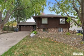 5721 TAYLOR Street, Davenport, IA 52806