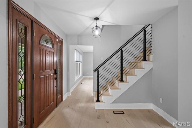 421 Falaise Drive, St Louis, MO 63141