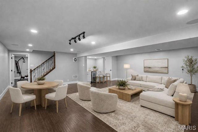 421 Falaise Drive, St Louis, MO 63141