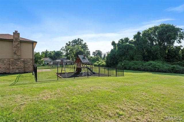 421 Falaise Drive, St Louis, MO 63141