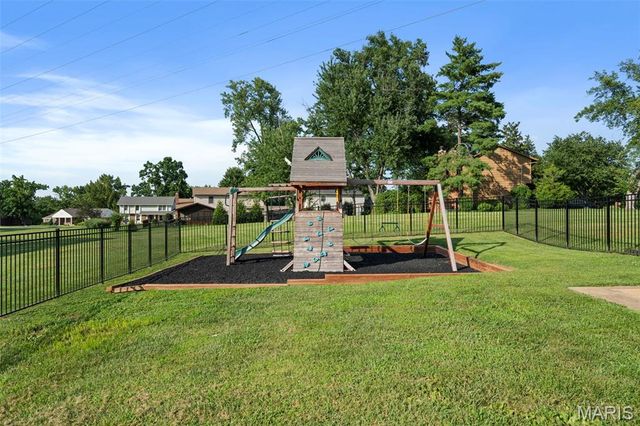 421 Falaise Drive, St Louis, MO 63141