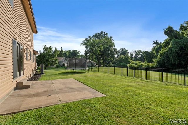 421 Falaise Drive, St Louis, MO 63141