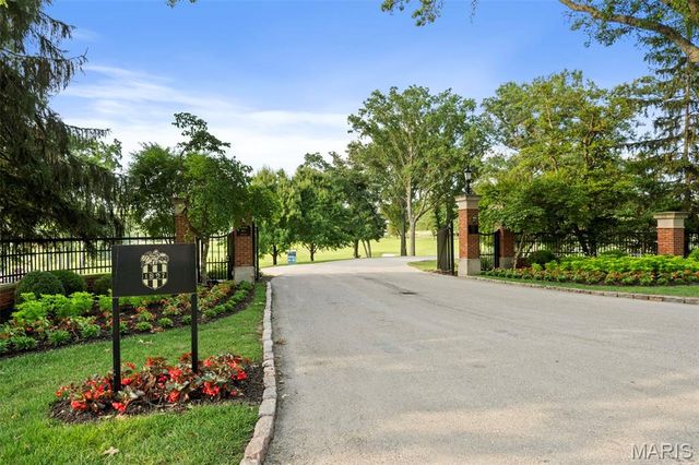 421 Falaise Drive, St Louis, MO 63141