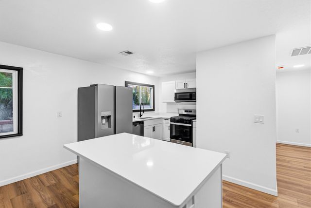 2614 Schell Place NE, Albuquerque, NM 87106