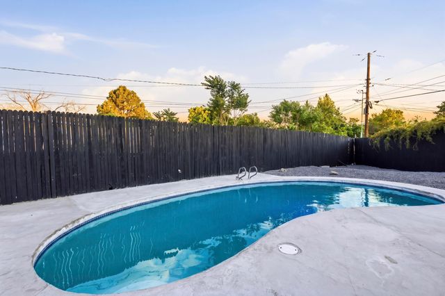 2614 Schell Place NE, Albuquerque, NM 87106