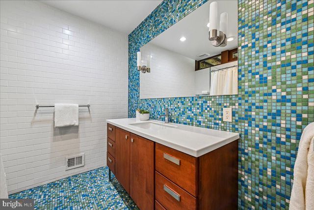 6620 FERNWOOD CT, Bethesda, MD 20817