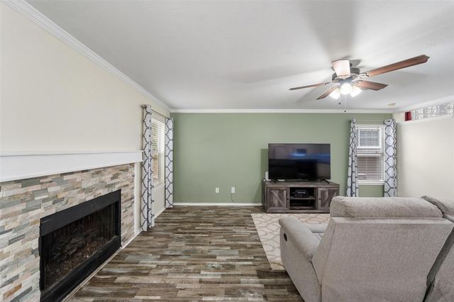 38 Wineberry Place, The Woodlands, TX 77382