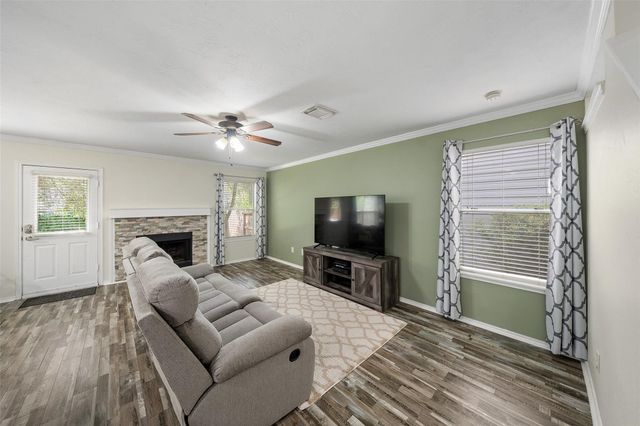 38 Wineberry Place, The Woodlands, TX 77382